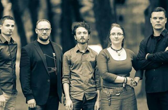 Recenzija: Grupė "Esatis" - kosmopolitiška tradicijų muzika