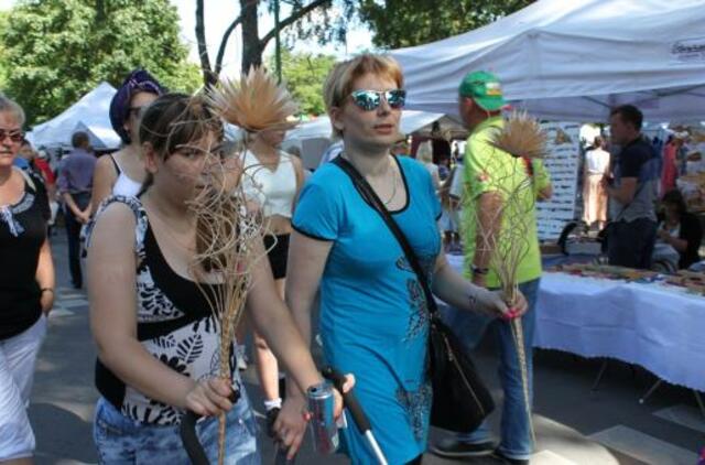 Į mugę - nors akies krašteliu