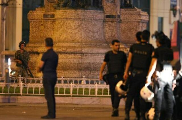 Karinis perversmas Turkijoje žlugo