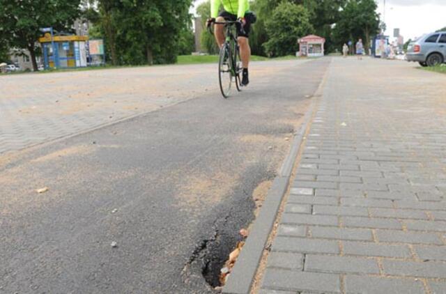 Naujame dviračių take formuojasi prarajos