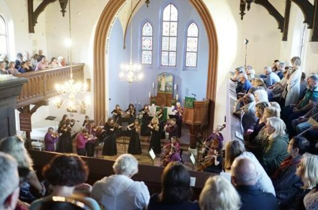 Nidoje suskambo Thomo Manno festivalio akordai