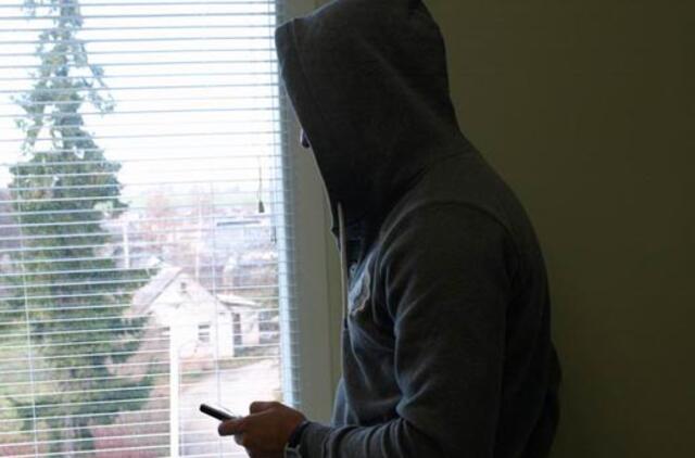 Paauglys apiplėšė du vaikus