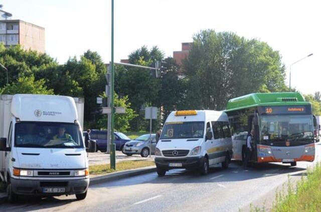 Susidūrė keleivinio transporto priemonės