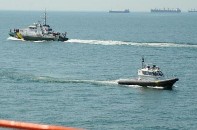 Tarnybos gelbėjo 12 užgesusio laivo keleivių