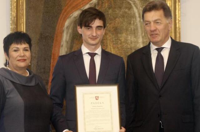 Tarp pagerbtų "šimtukininkų" - ir klaipėdiečiai