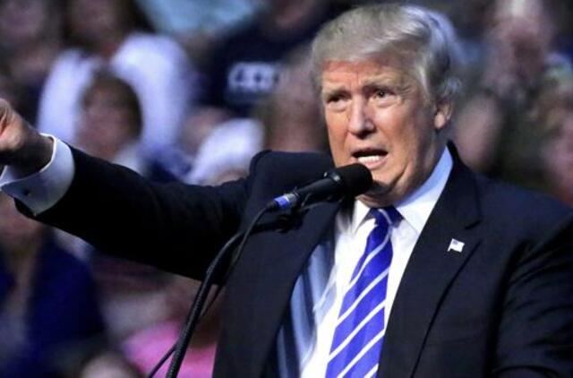 Donaldas Trampas žada kovą su terorizmu ir imigracijos kontrolę