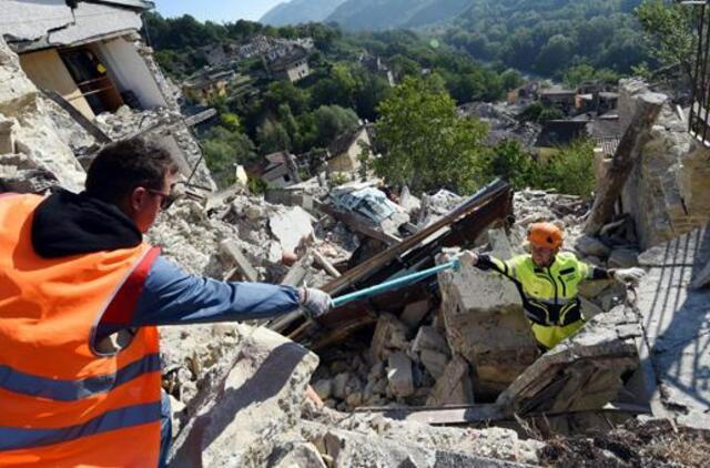 Italija: žemės drebėjimo paveiktuose regionuose paskelbta nepaprastoji padėtis