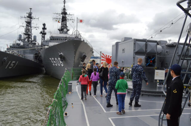 Klaipėdiečius sudomino japonų karo laivai