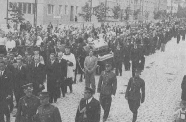 Klaipėdos akvarelės: namai ir žmonės (451)