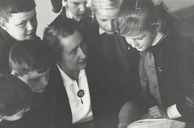 Klaipėdos akvarelės: namai ir žmonės (453)