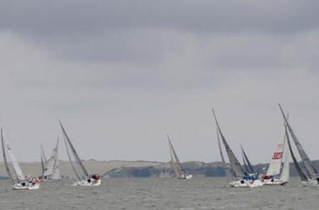 Net dvi "Kuršių marių regatos" taures iškovojo jachta "Keturi vėjai", istorinę pergalę šventė ir jachtos "Raganosis-Eltel" įgula