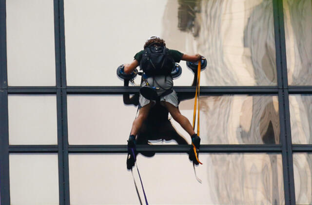 Niujorko policija sulaikė vyrą, mėginusį užkopti į Trampo dangoraižį