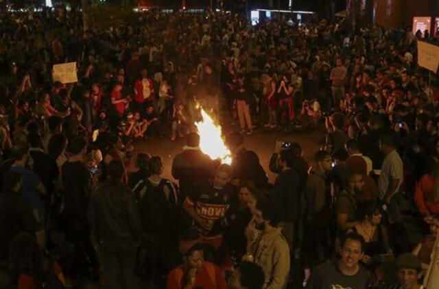 Brazilija: nušalintosios prezidentės Dilmos Rusef palaikymo protestų metu policija panaudojo ašarines dujas