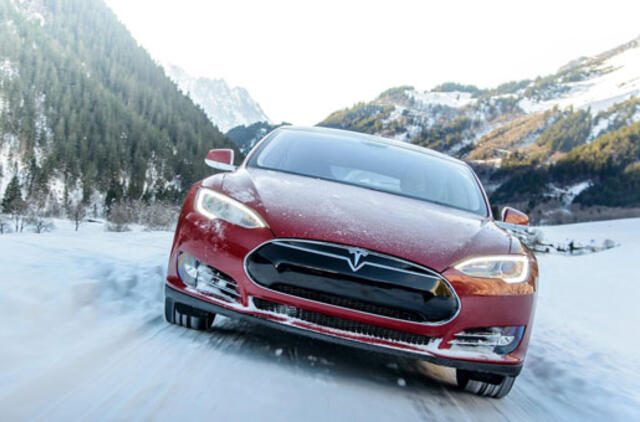 Norvegai padavė "Tesla" į teismą dėl nepakankamai beprotiško greičio