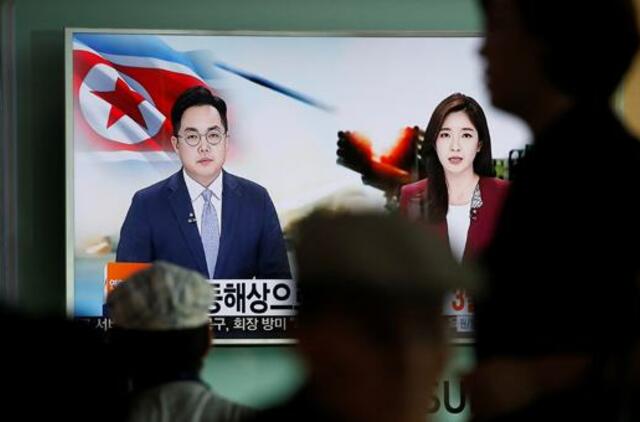 Šiaurės Korėja paleido tris balistines raketas