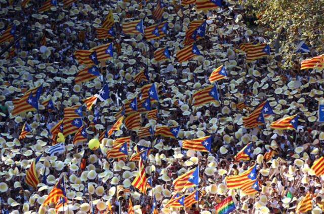Šimtai tūkstančių Katalonijos gyventojų reikalavo nepriklausomybės