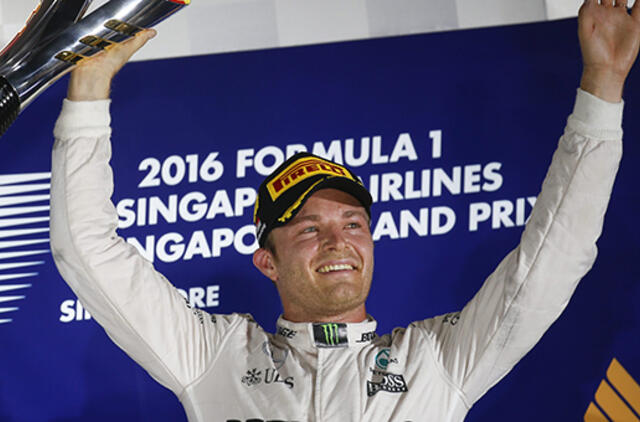 Singapūro "Grand Prix" lenktynes laimėjo vokietis Nikas Rosbergas