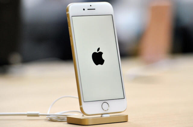 "Apple" telefonų pardavimai pranoko lūkesčius