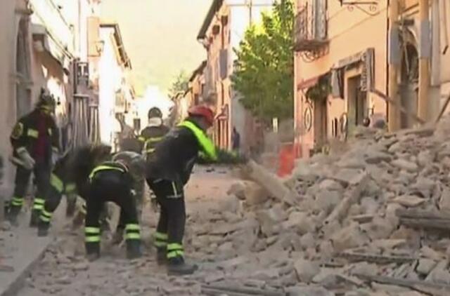 Žemės drebėjimai Italijoje mažiausiai 25 tūkst. žmonių paliko be namų