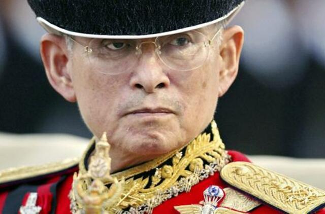 Netektis: mirė 88-erių metų sulaukęs Tailando karalius Buminolas Aduljadedžas