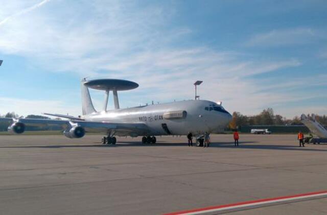Šiauliuose nusileido NATO AWACS lėktuvas
