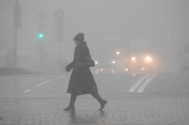Eismo sąlygas Lietuvoje sunkina rūkas