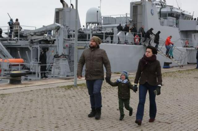 Galimybe aplankyti NATO laivus ypač džaugėsi vaikai