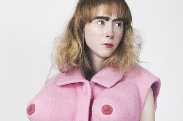 Mados festivalyje - ir elegantiškos suknelės, ir „papų paltas“