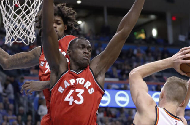 "Raptors" be Jono Valančiūno nugalėjo "Thunder" komandą su Domantu Saboniu