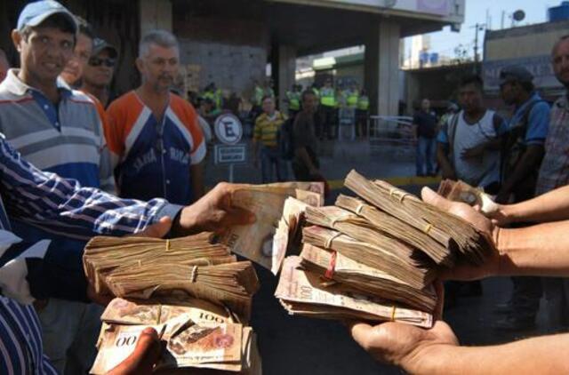 Po gyventojų protestų Venesuela grąžino į apyvartą 100 bolivarų banknotus