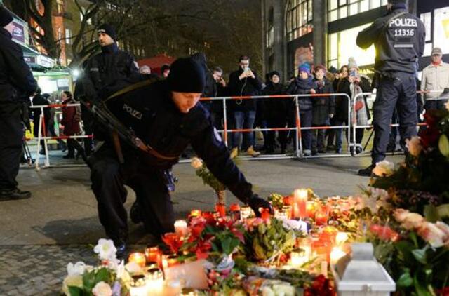 Po išpuolio Berlyno Kalėdų mugėje toliau ieškoma žudiko ir galimų jo bendrininkių