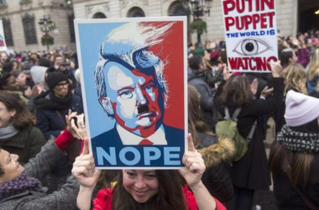 Milijonai amerikiečių protestuoja prieš Donaldą Trampą