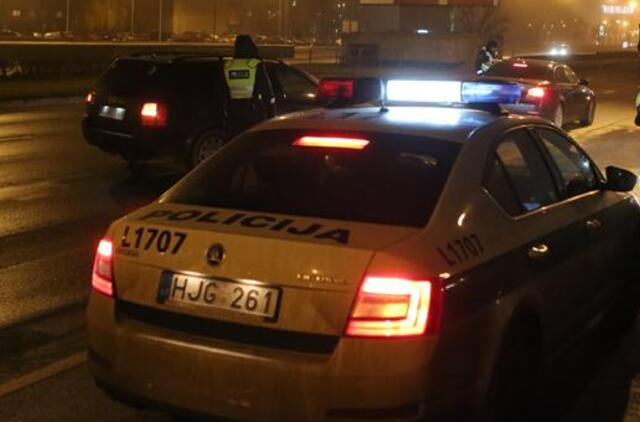 Naktinis reidas: 8 pažeidimai ir neblaivus dviratininkas