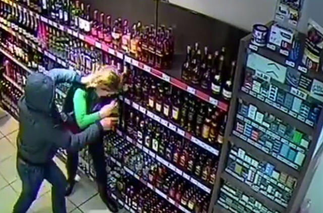 Pareigūnai sugavo įžūlųjį alkoholio vagį (video)