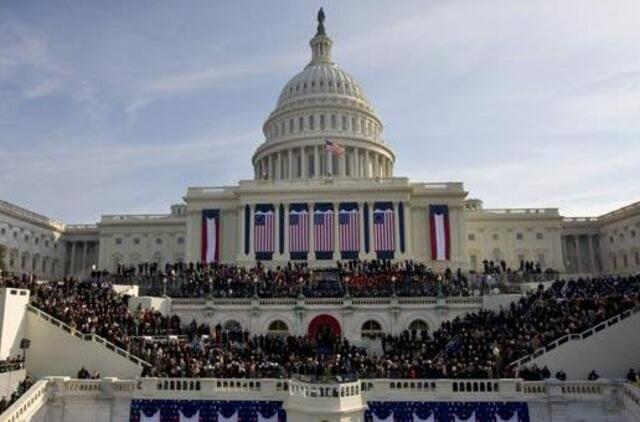 Vis daugiau amerikiečių politikų ketina nedalyvauti naujojo prezidento inauguracijoje