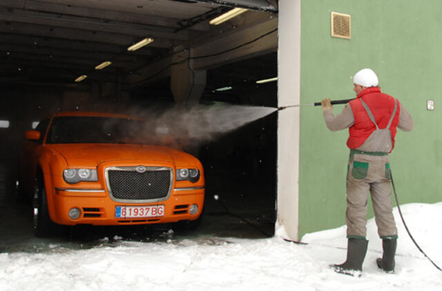 Žiemą automobilio kėbulas nori būti prižiūrimas