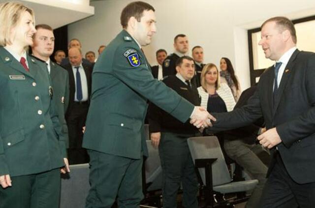 Apdovanoti pernai buvę atspariausi korupcijai policijos pareigūnai