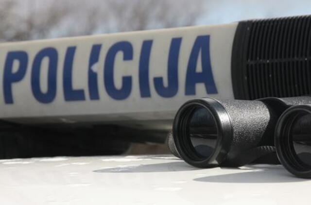 Automobilyje užtiktas galimai narkotikų turintis vyras