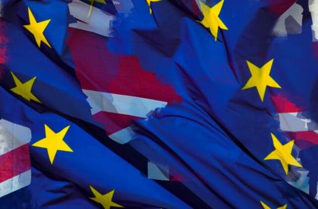 Didžiosios Britanijos parlamentarai pritarė "Brexit" įstatymo projektui