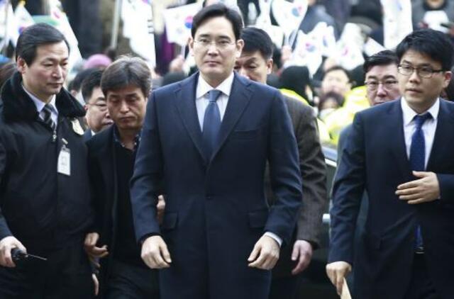 Pietų Korėjos teismas apklausė "Samsung" vadovą