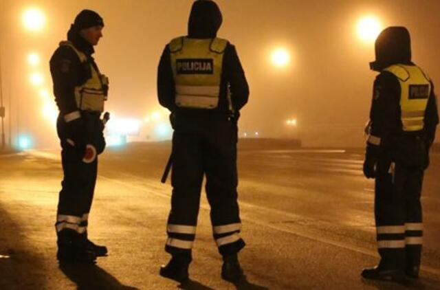 Policininkai tauragiškio tamsiame kelyje nepaliko
