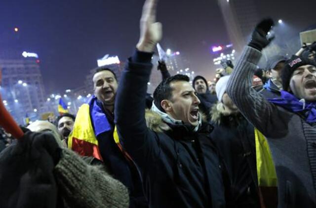 Rumunijos gatvėse - tūkstantiniai protestai