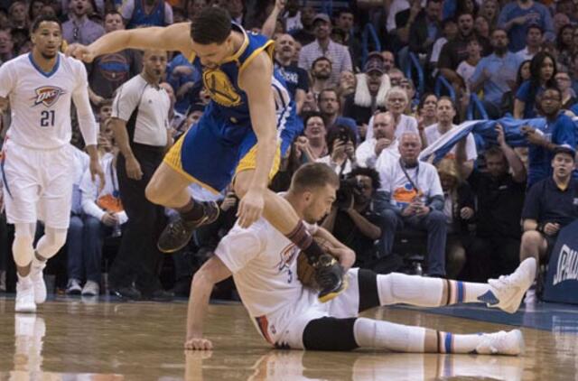 "Thunder" su Domantu Saboniu pralaimėjo "Warriors" krepšininkams