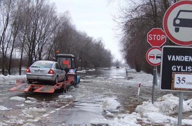 Vanduo kelyje Šilutė–Rusnė pakilo iki 35 cm