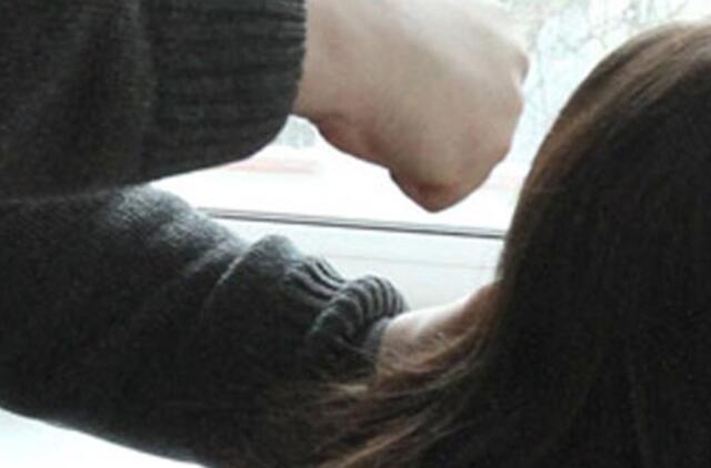 Vladimiras Putinas pasirašė įstatymą, sušvelninantį bausmes už smurtą šeimoje