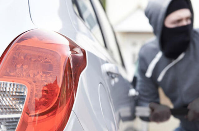 Automobilį apšvarino per 15 minučių