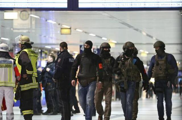 Diuseldorfe vyras kirviu sužeidė septynis žmones