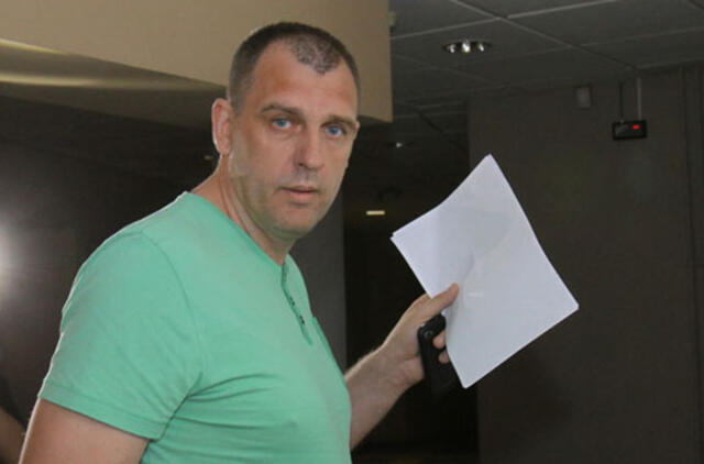 Gintarui Einikiui - 100 eurų bauda