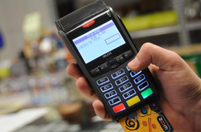 Lietuvoje kortelėmis atsiskaito rečiausiai Baltijos šalyse