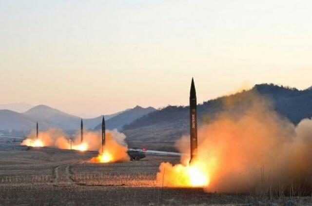 Šiaurės Korėja atliko nesėkmingą raketų bandymą